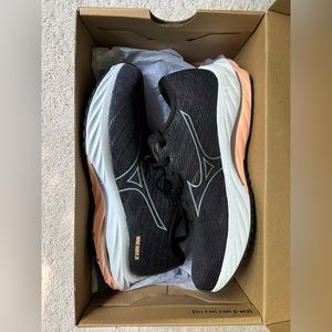 Mizuno Wave Rider 26 women’s running shoes